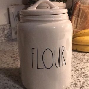 Flour canister